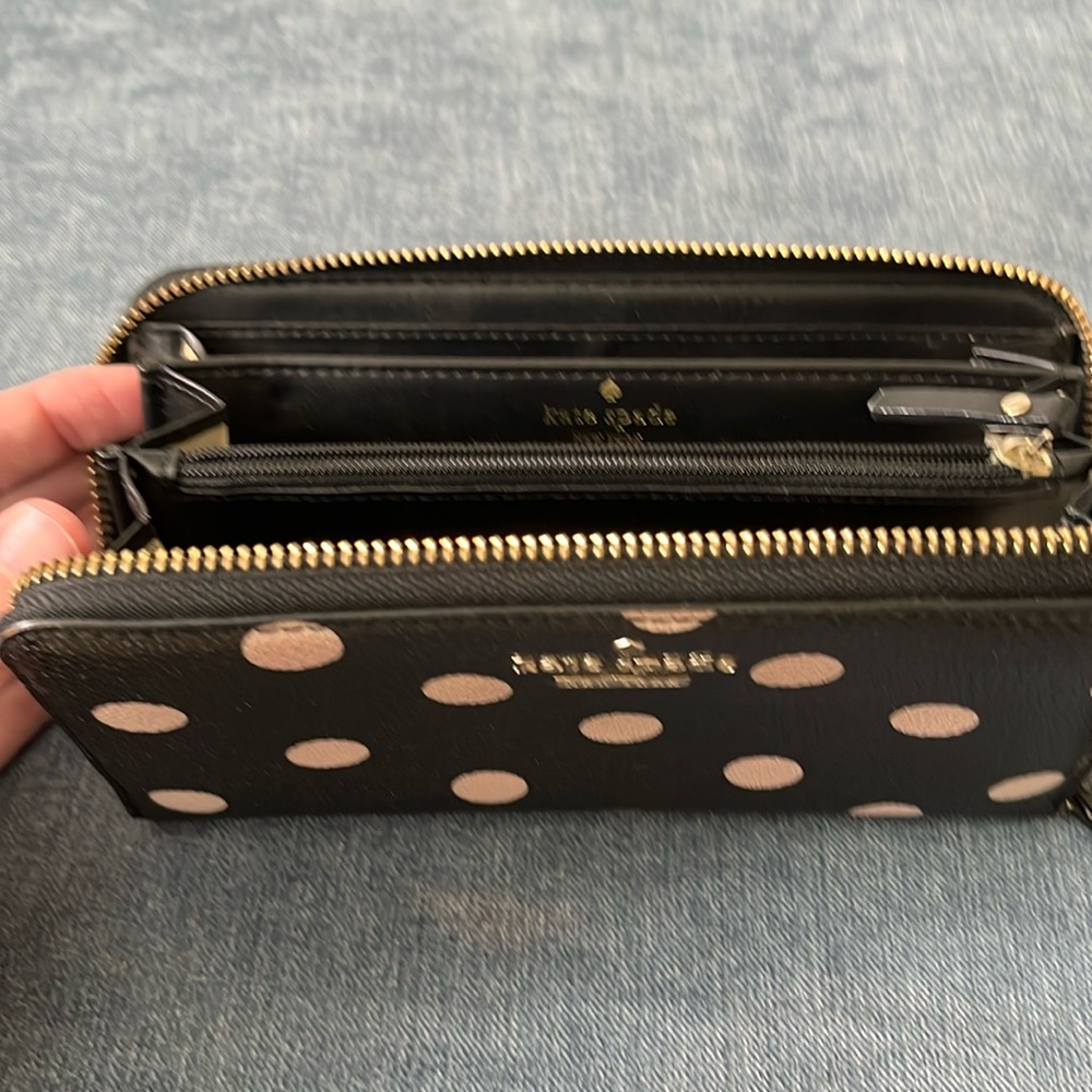 Large continental zip around wallet black and tan Kate spade GUC